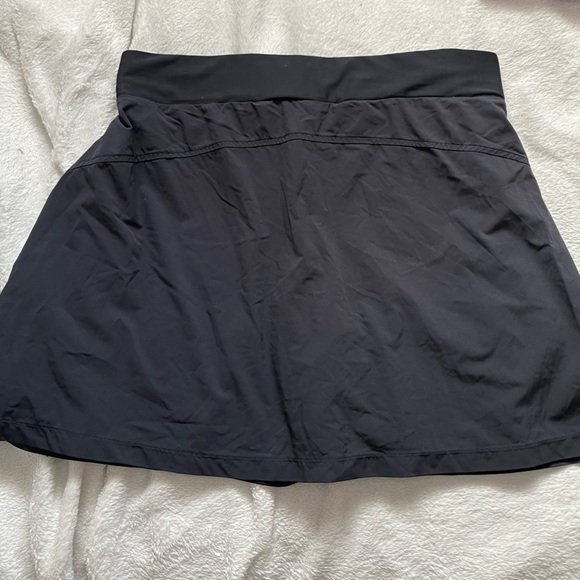 Nike Women’s Golf Skirt With Built in Shorts and Pockets - Picture 4 of 6